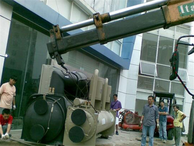 依安县随车吊和汽车吊的核心区别是什么？哪种更省钱？