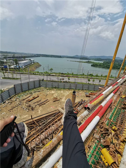 依安县作业中发生设备损坏或人员意外，责任怎么划分？