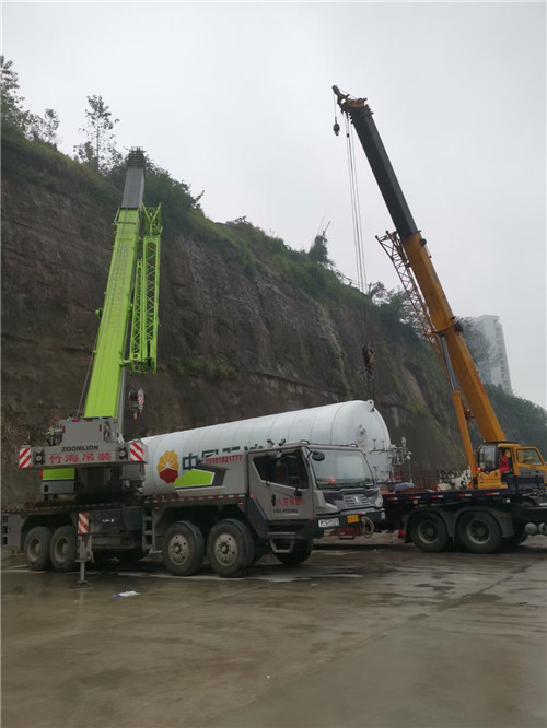 依安县“不怕风雨冻”—— 吊车的 “恶劣环境适应” 技术